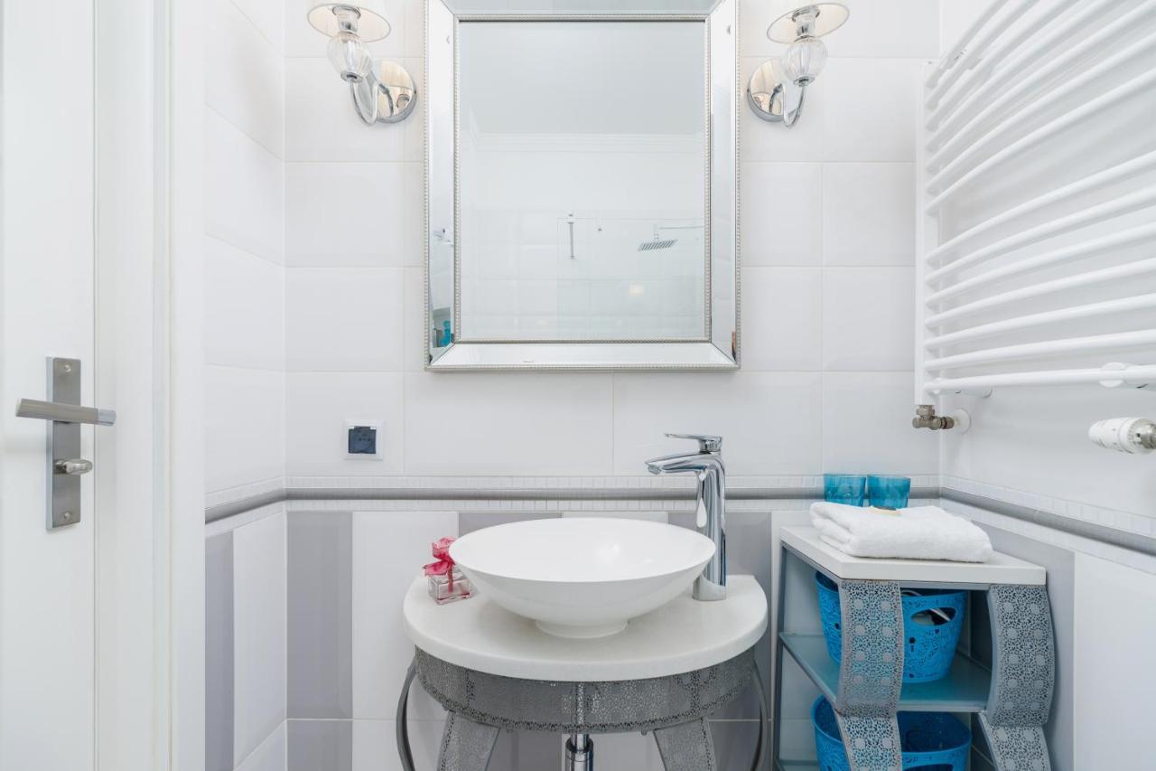 Modern Apartment Lubicz Krakow By Noclegi Renters Exteriör bild